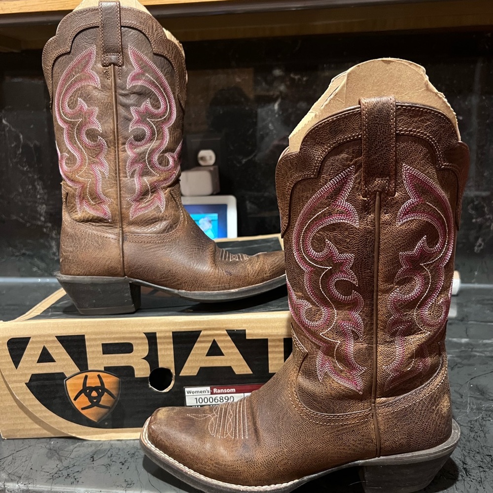 Ariat ransom rustic brown cowboy boots pink